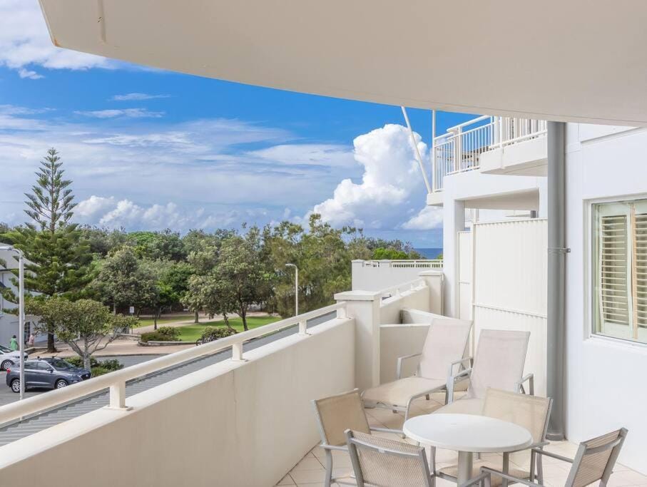 Patio, Day, View (from property/room), Balcony/Terrace, Seating area, Parking