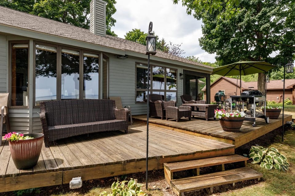 Smokey Hollow's Secret Hot Tub Beach AC House in Michigan