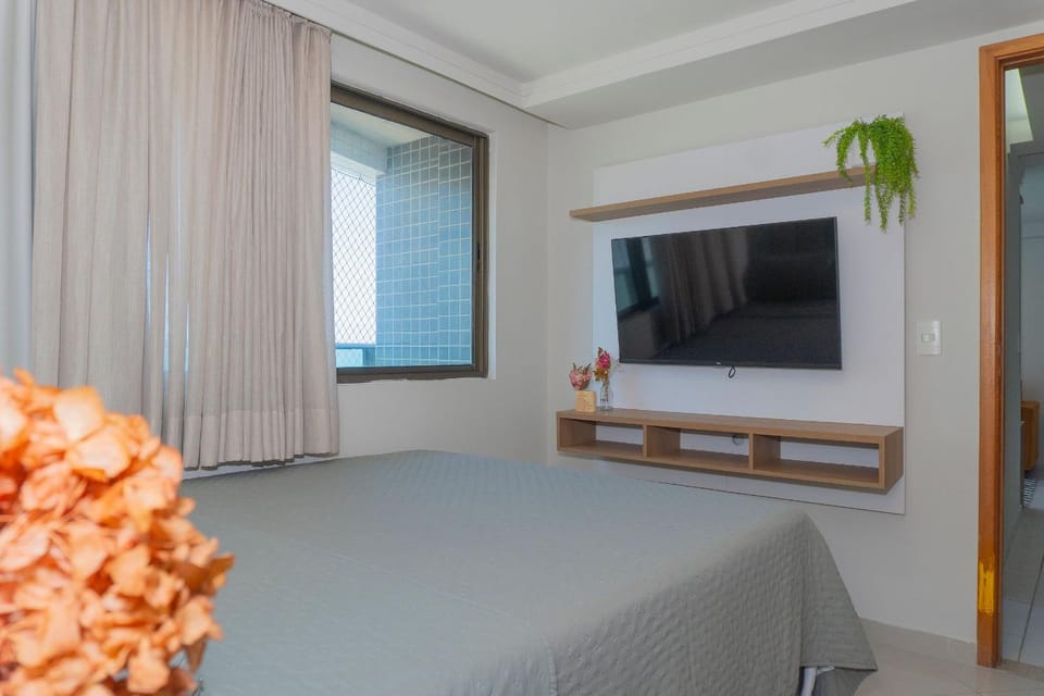 Bed, TV and multimedia, Bedroom