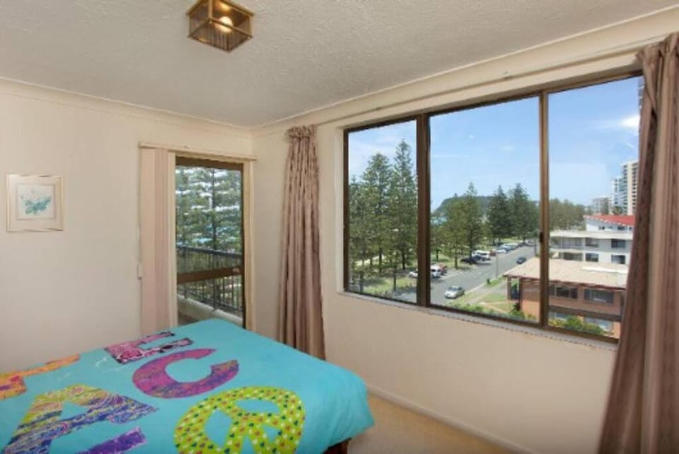 Mahana! Burleigh 70's Style 2Bed Apartment Apartment in Burleigh Heads