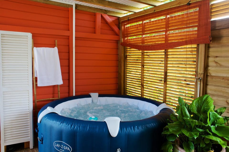 Le cocon NéAuNature Nature lodge in Grande-Terre, Guadeloupe