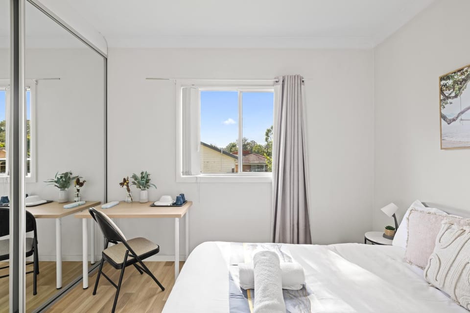 Double Room - Quaint Spot in Marayong - Centrally Located - Shared Bathroom Bed and Breakfast in Sydney