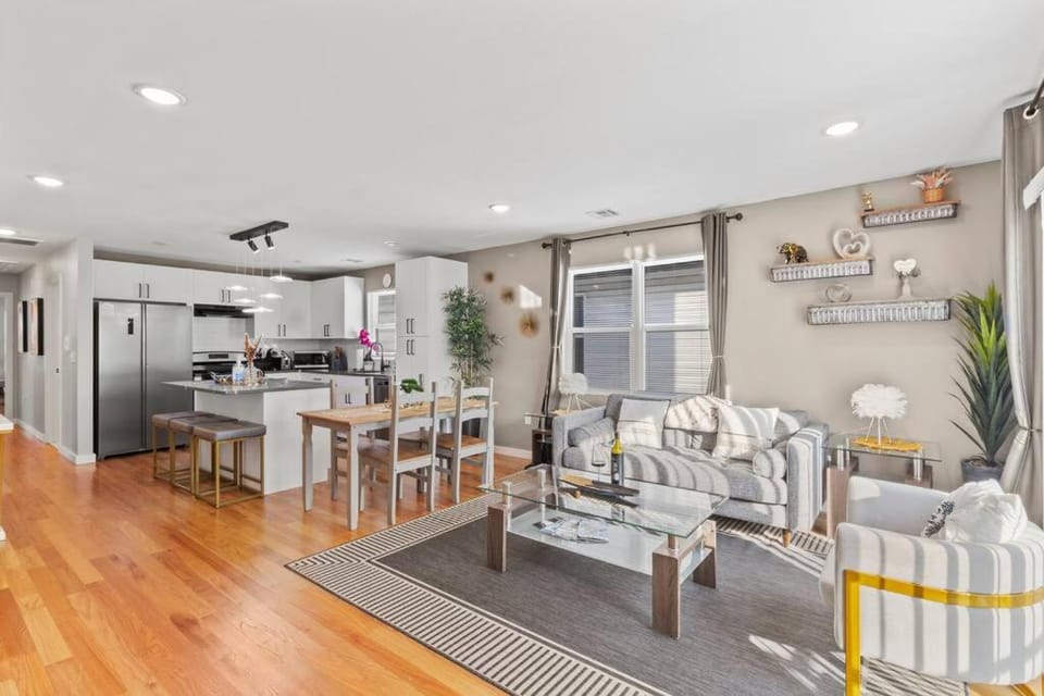 Kitchen or kitchenette, Living room, Seating area, Dining area, oven, stove, air conditioner