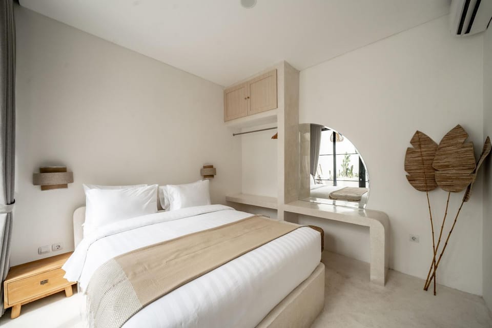 Bed, Bedroom, wardrobe, air conditioner