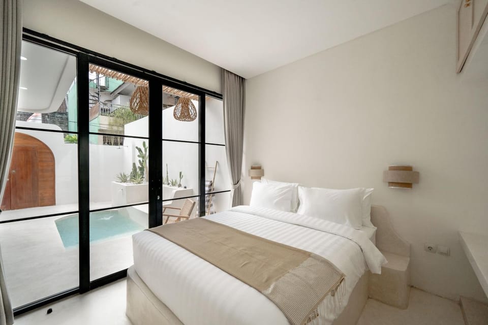 Bed, Bedroom, Pool view