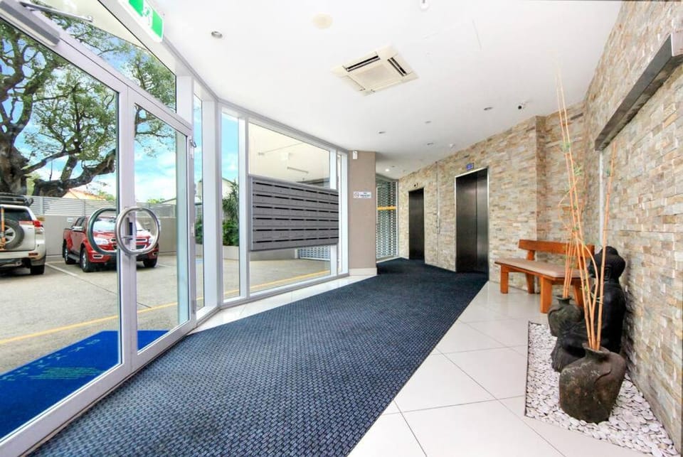 Skytower Wonder Ocean View Balcony - Pool - Office Apartment in Darwin