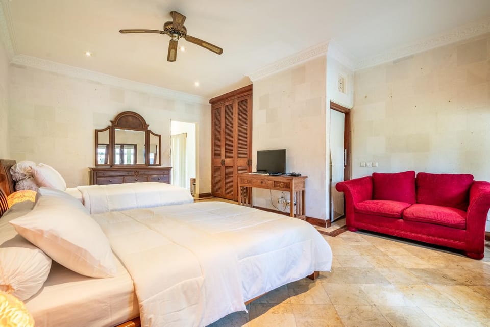 Bed, TV and multimedia, Photo of the whole room, Bedroom