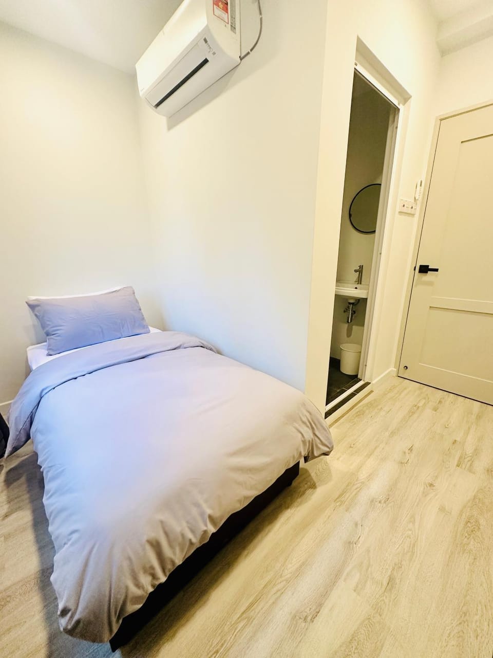 Toilet, Bed, Bathroom, Photo of the whole room, Bedroom, air conditioner