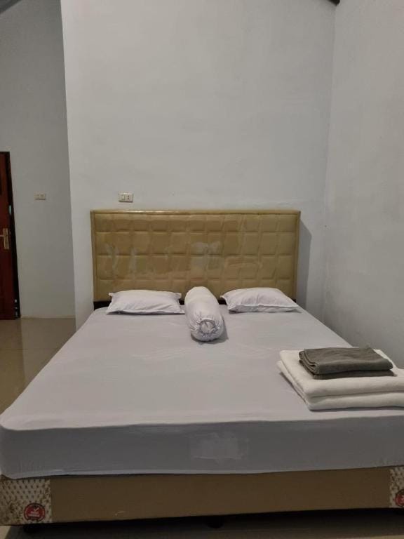 Sawah Resto Bungalow & Jungle Trekking Bed and Breakfast in Indonesia
