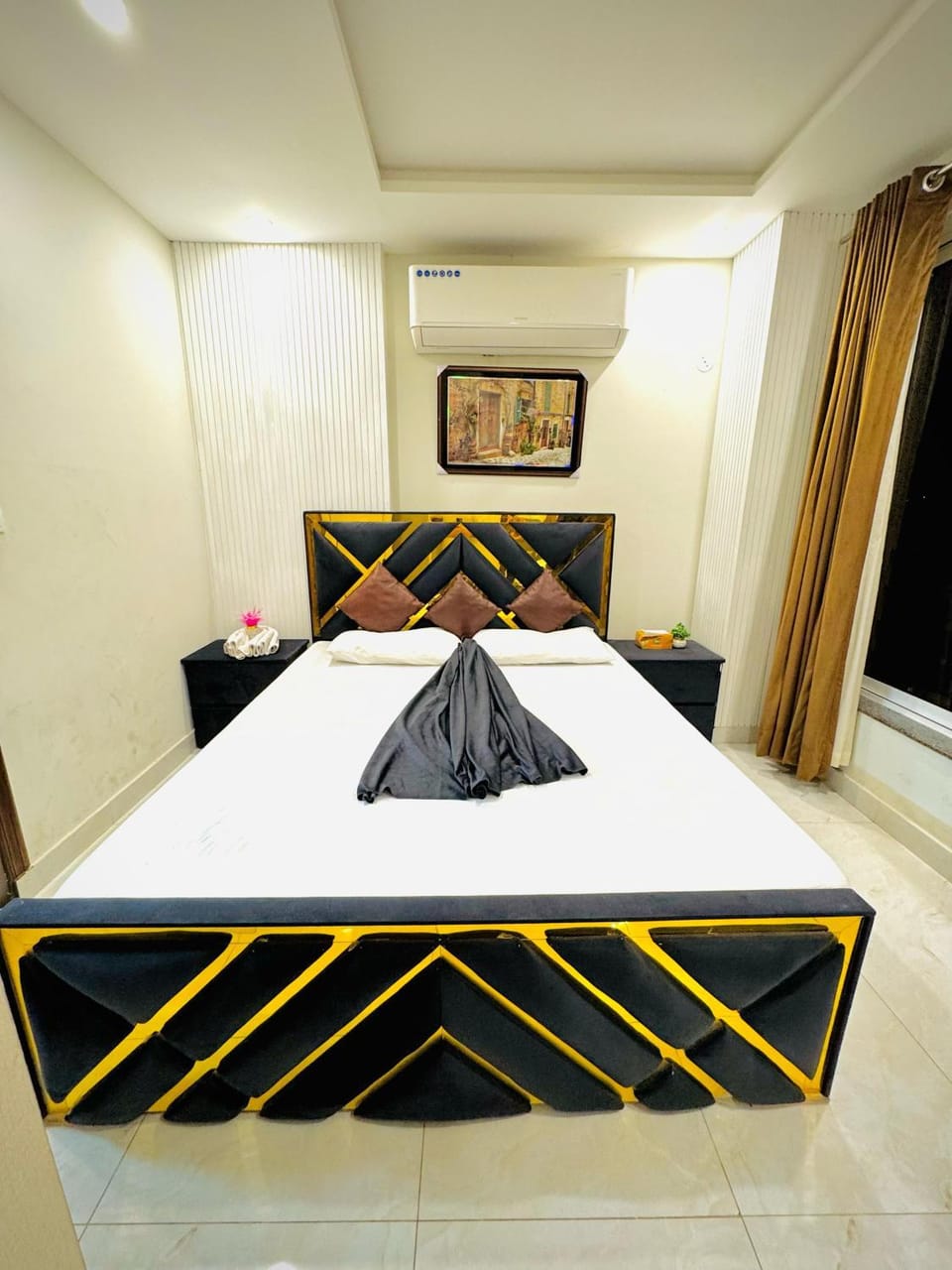 Bed, Bedroom