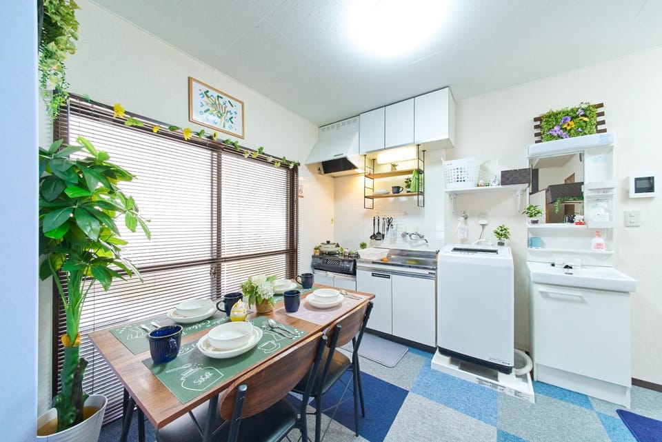 Kitchen or kitchenette, Dining area, stove
