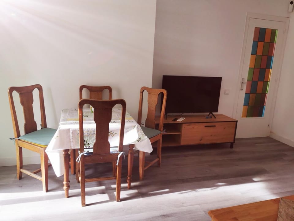 TV and multimedia, Living room, Dining area