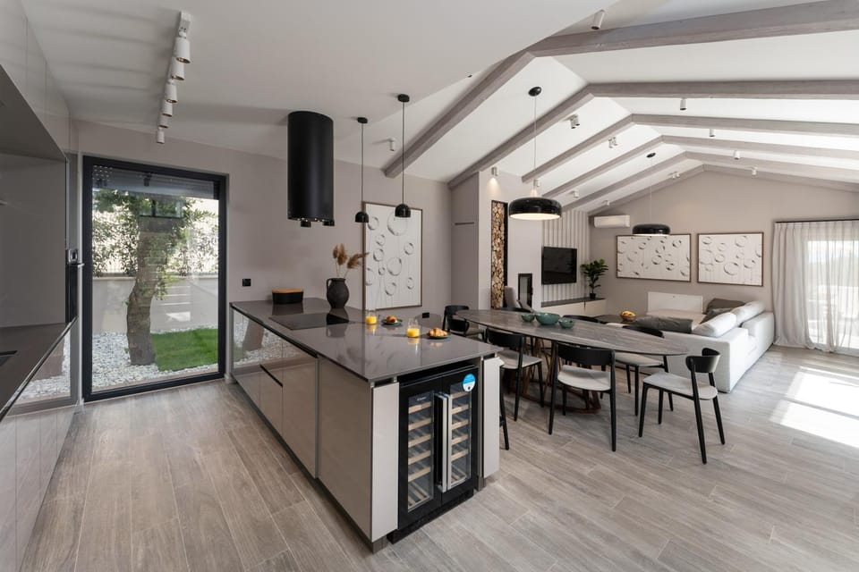 Kitchen or kitchenette, Living room, Seating area, Dining area, dishwasher, oven, stove
