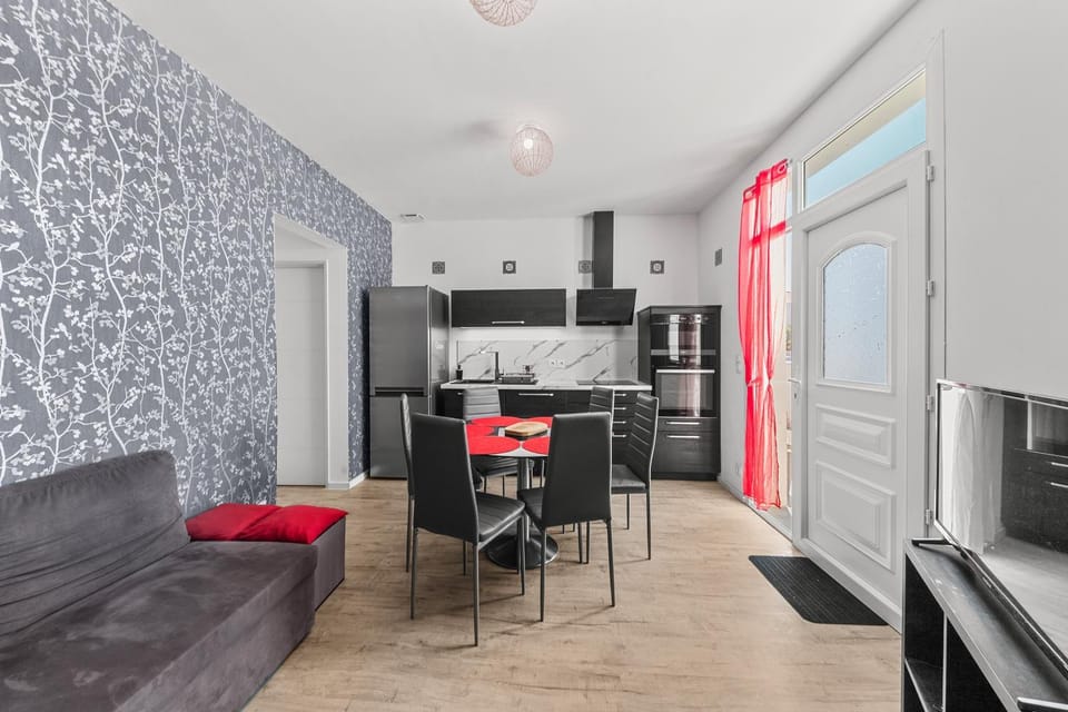 Kitchen or kitchenette, Living room, Dining area