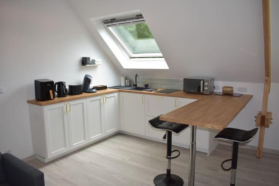 Coffee/tea facilities, Kitchen or kitchenette, Dining area