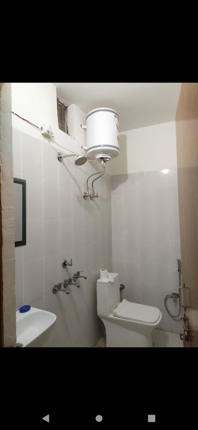 Shower, Toilet