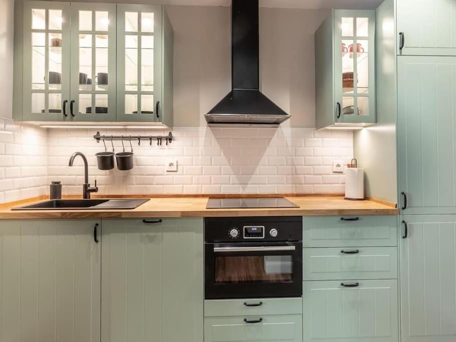 Kitchen or kitchenette, oven, stove