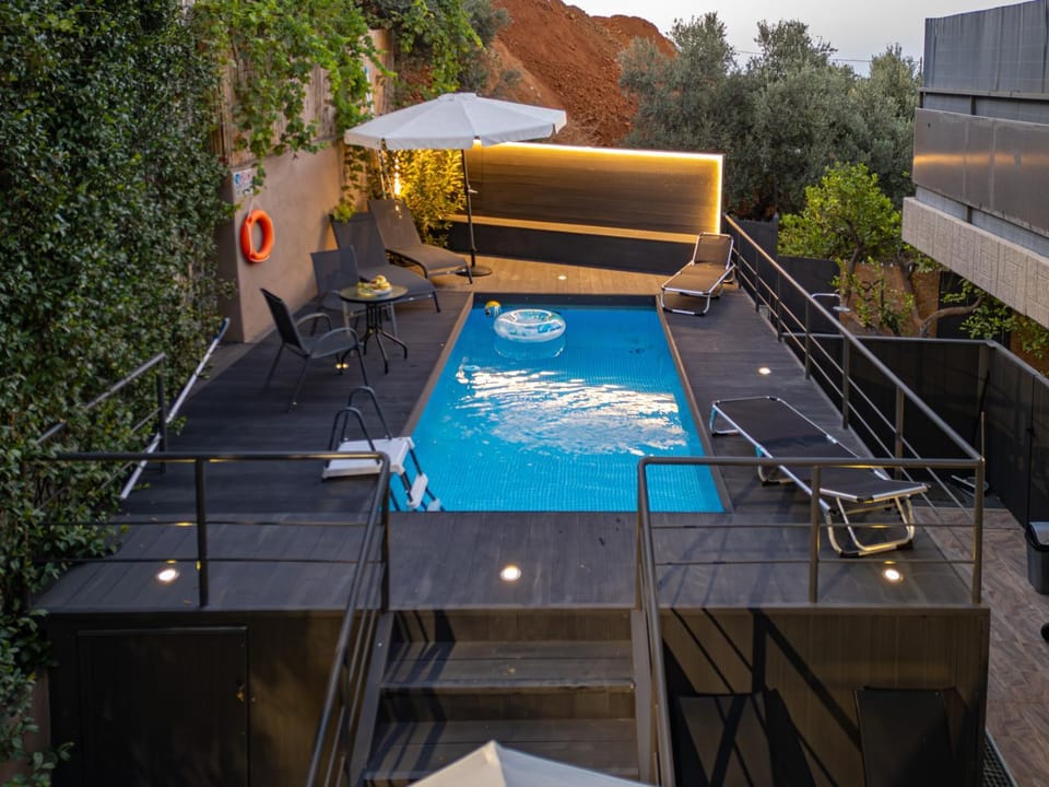Day, Natural landscape, Pool view, Swimming pool, sunbed