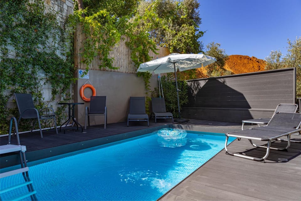 Patio, Day, Pool view, Swimming pool, sunbed