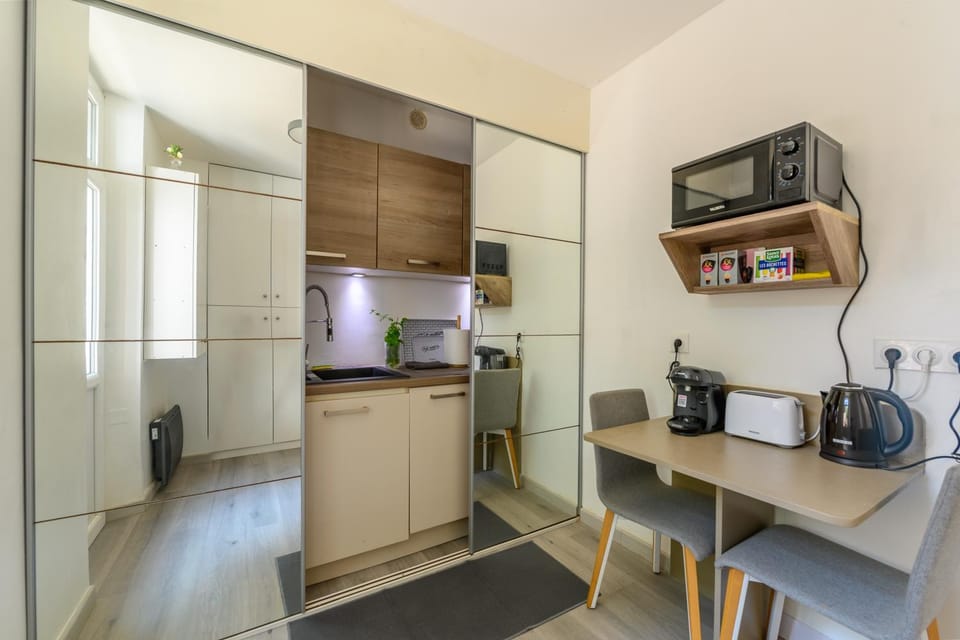 Kitchen or kitchenette