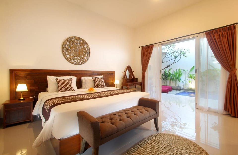 Bed, Photo of the whole room, Bedroom, Pool view