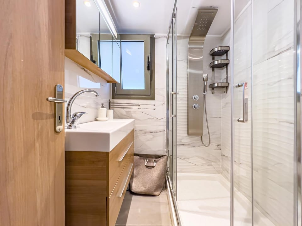 Shower, Bathroom, towels, wardrobe