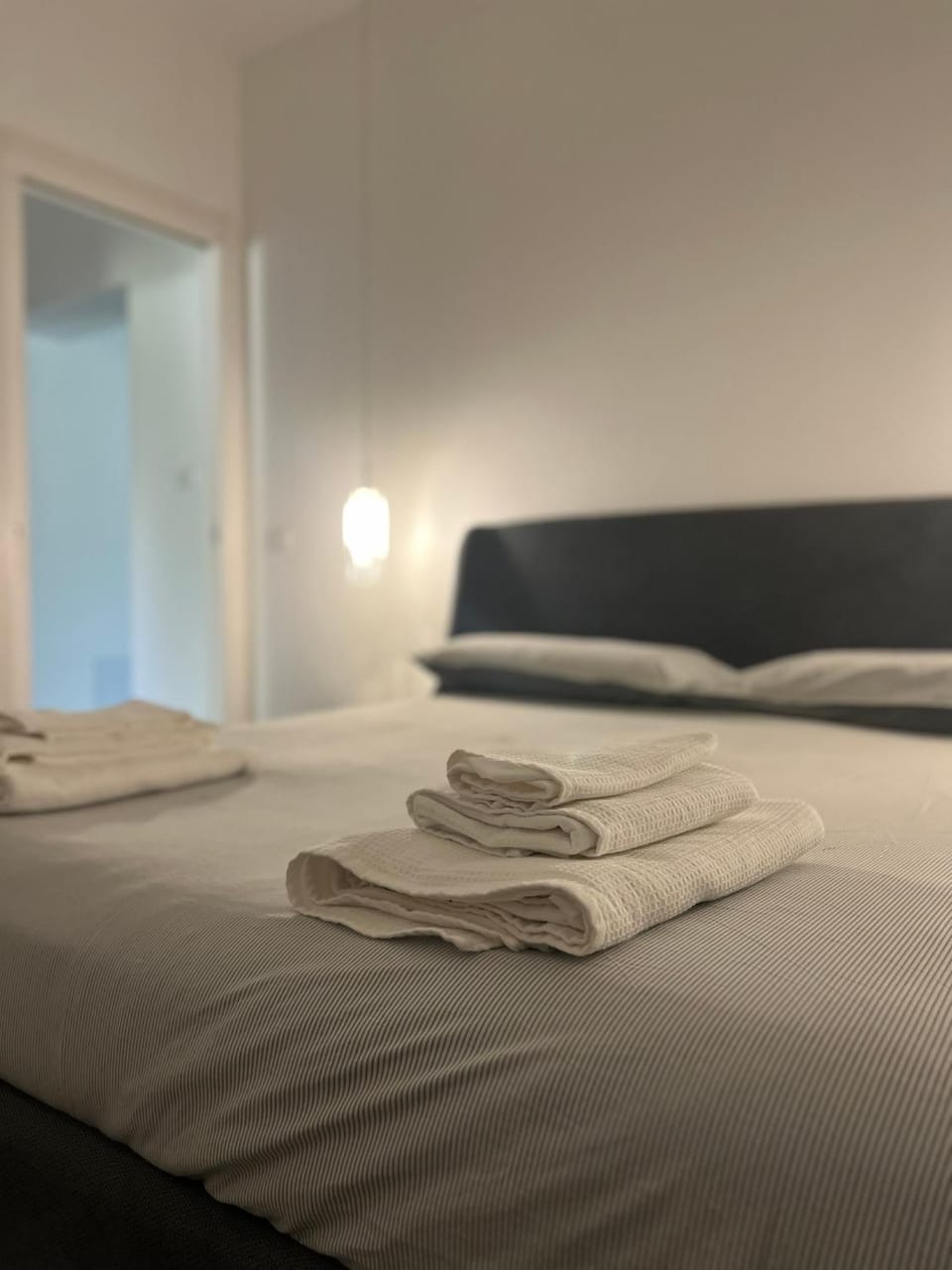 Bed, Photo of the whole room, Bedroom, towels