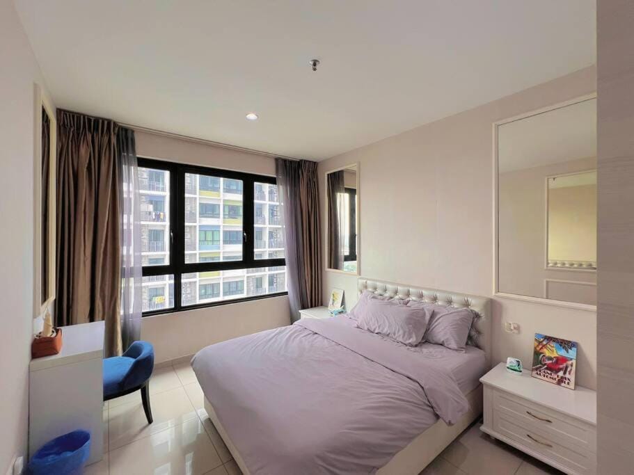 Photo of the whole room, Seating area, Bedroom
