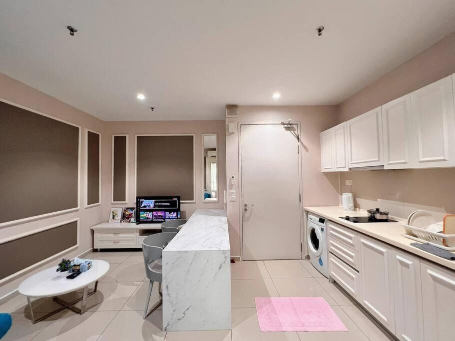 TV and multimedia, Kitchen or kitchenette, Photo of the whole room, stove
