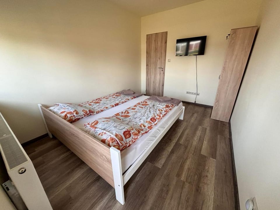 TV and multimedia, Bedroom, wardrobe