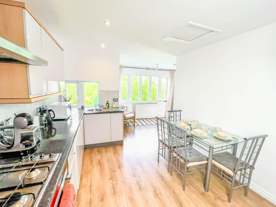 Dining area, Dinner, kitchen