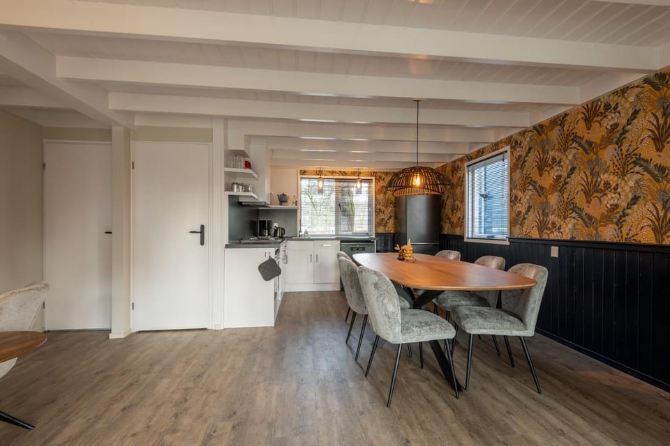 Kitchen or kitchenette, Living room, Seating area, Dining area, pet friendly, stove