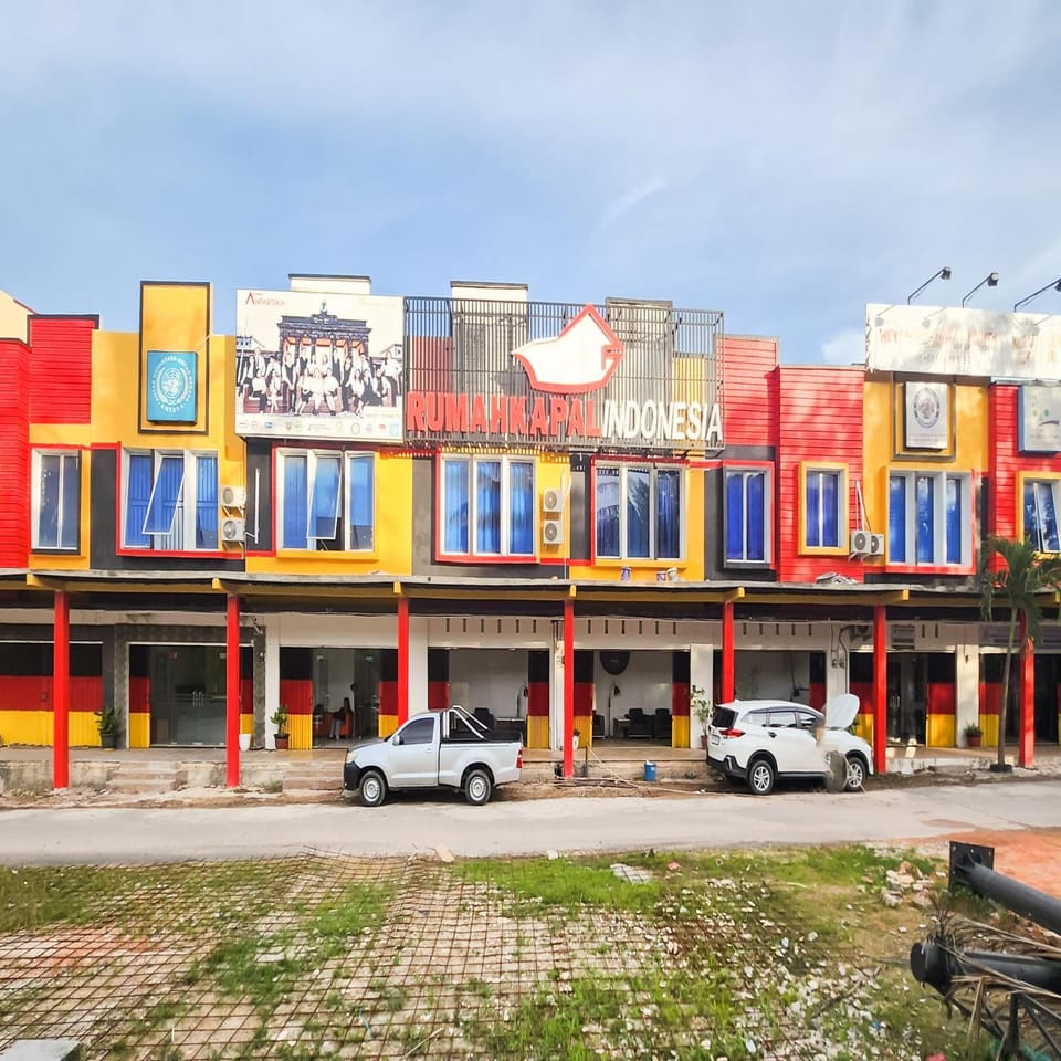 Facade/entrance