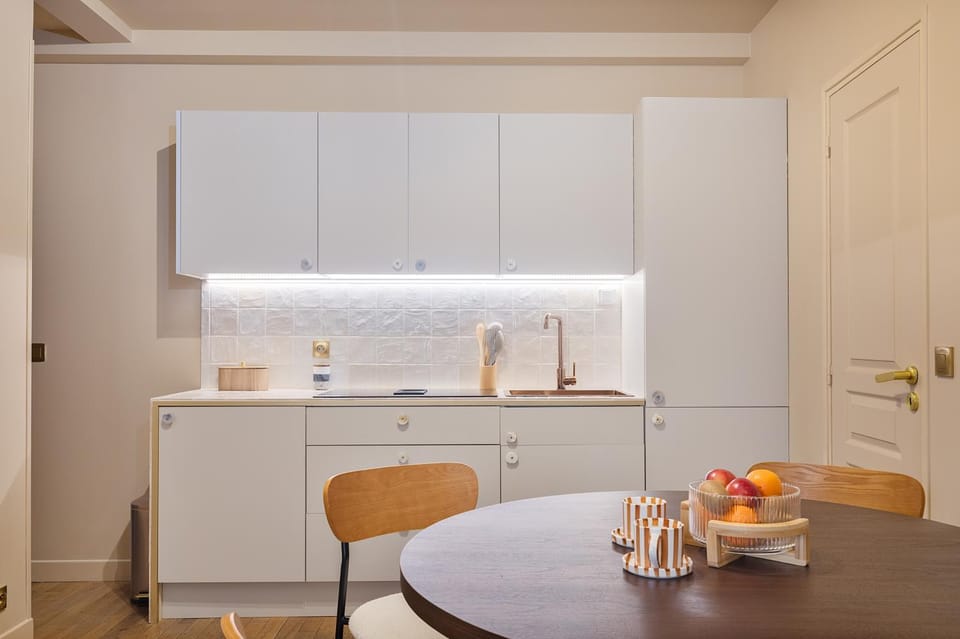 Kitchen or kitchenette, Dining area