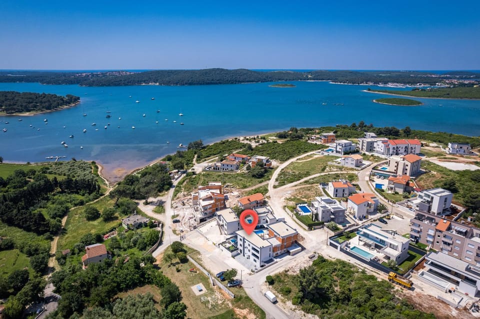 Natural landscape, Bird's eye view, Sea view, Location