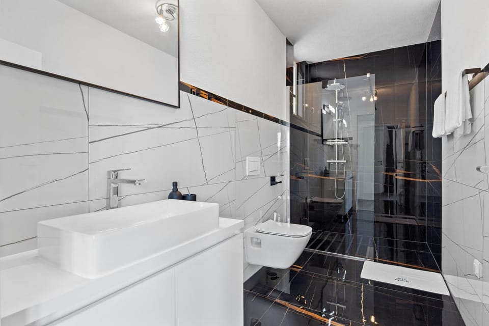 Shower, Bathroom, towels