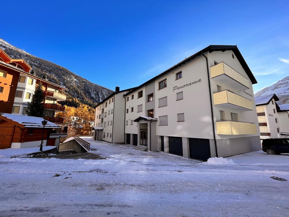 Property building, Facade/entrance