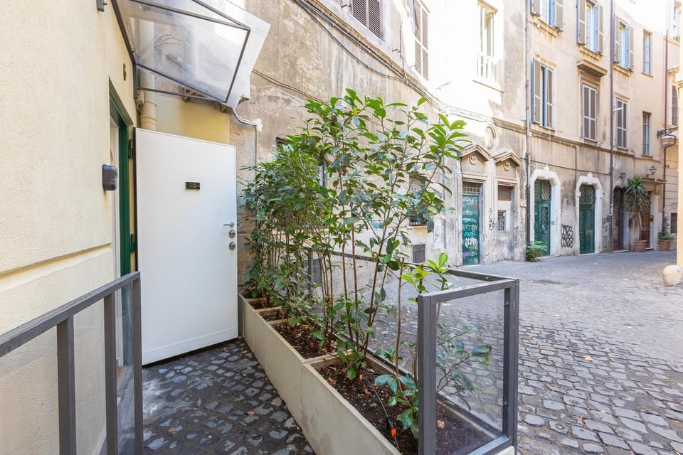 Property building, Facade/entrance