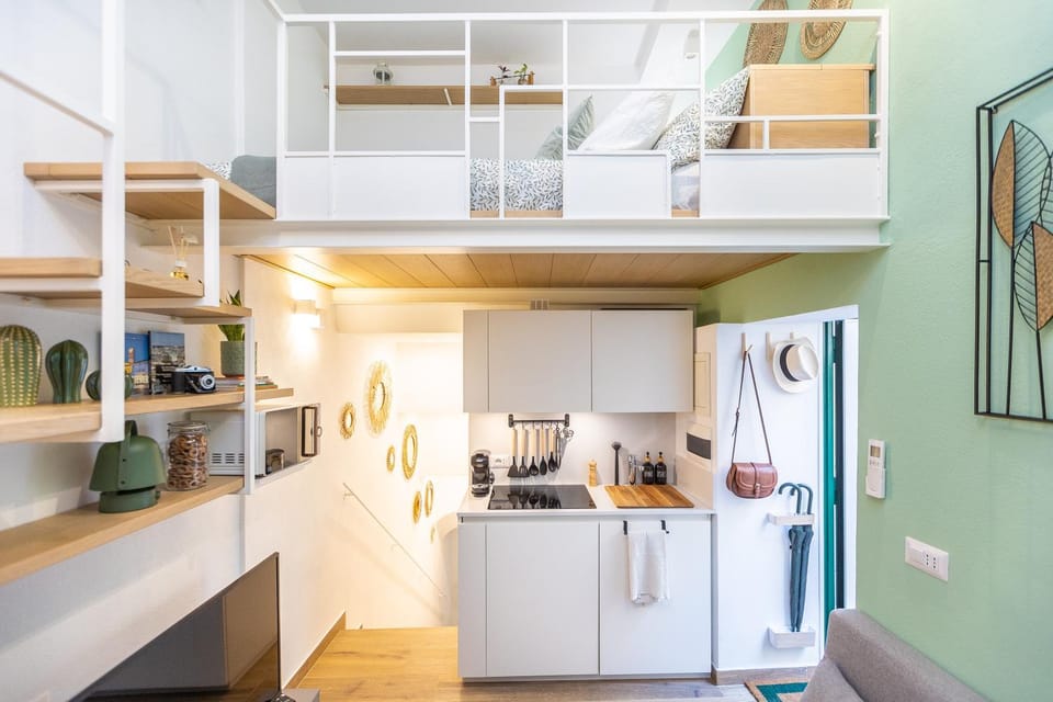 Bed, Coffee/tea facilities, Kitchen or kitchenette, Seating area, heating, microwave, minibar, stove, air conditioner
