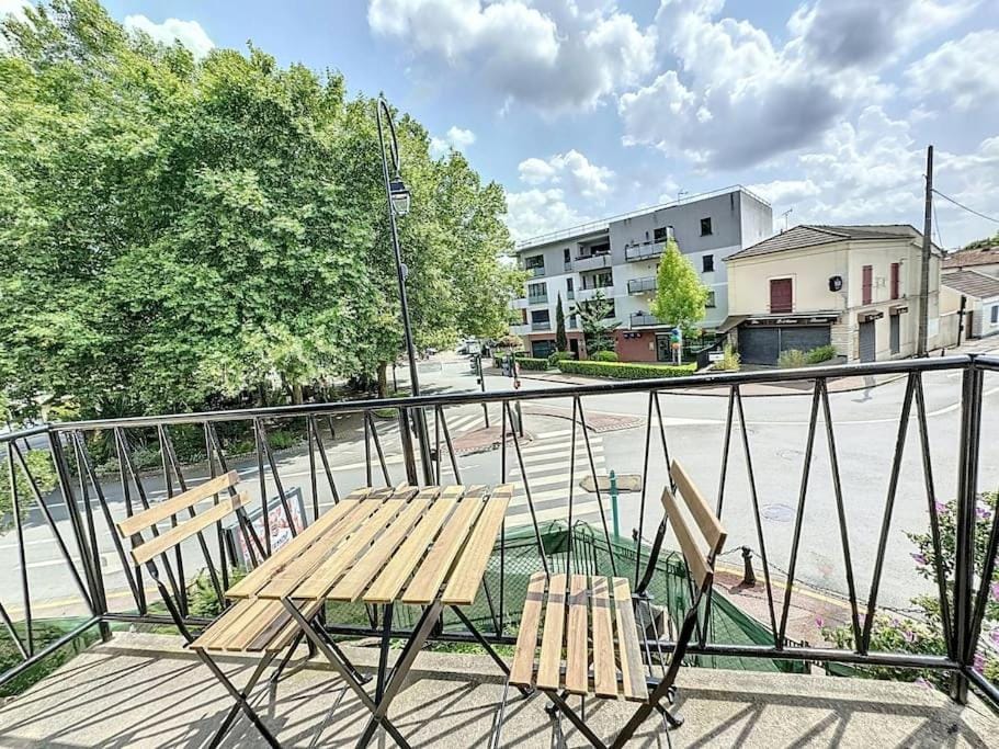 Spacieux appartement à 15 minutes de la gare Apartment in Île-de-France