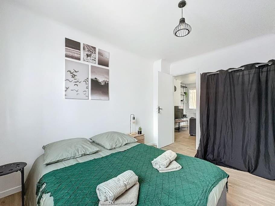 Spacieux appartement à 15 minutes de la gare Apartment in Île-de-France