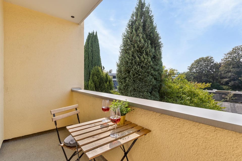 Property building, Patio, Garden, View (from property/room), Balcony/Terrace, Garden view