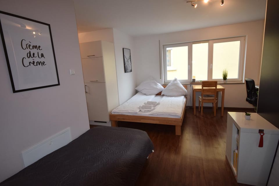 Bed, Living room