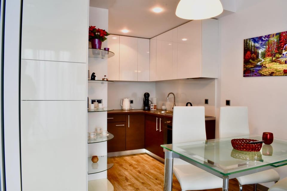 Kitchen or kitchenette, kitchen