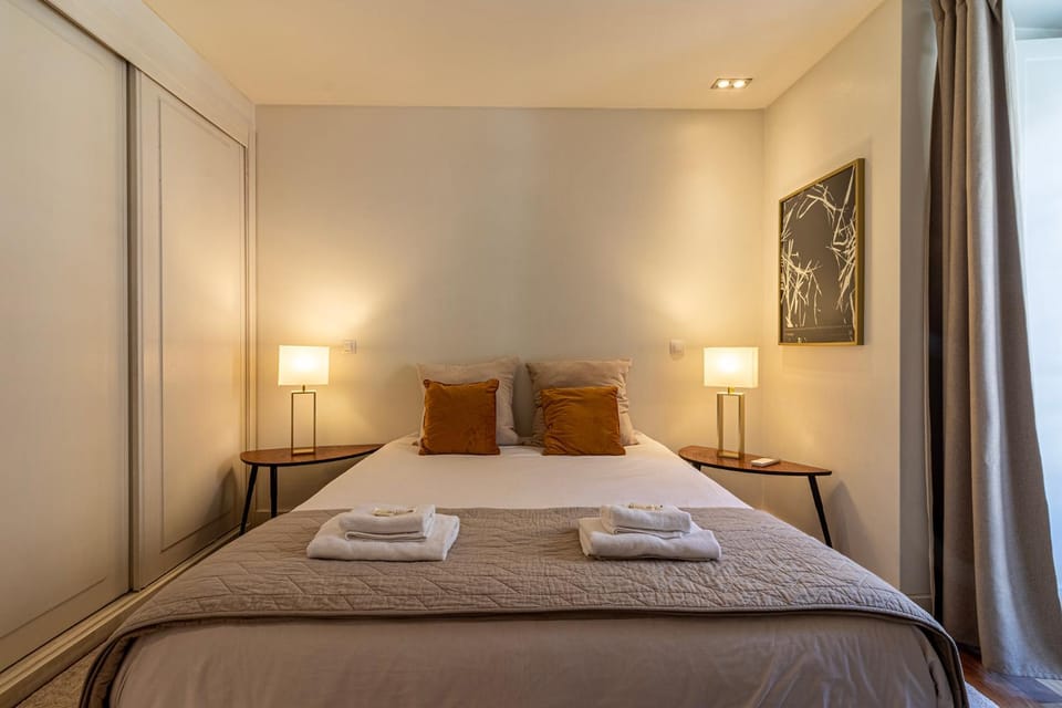 Bedroom, towels