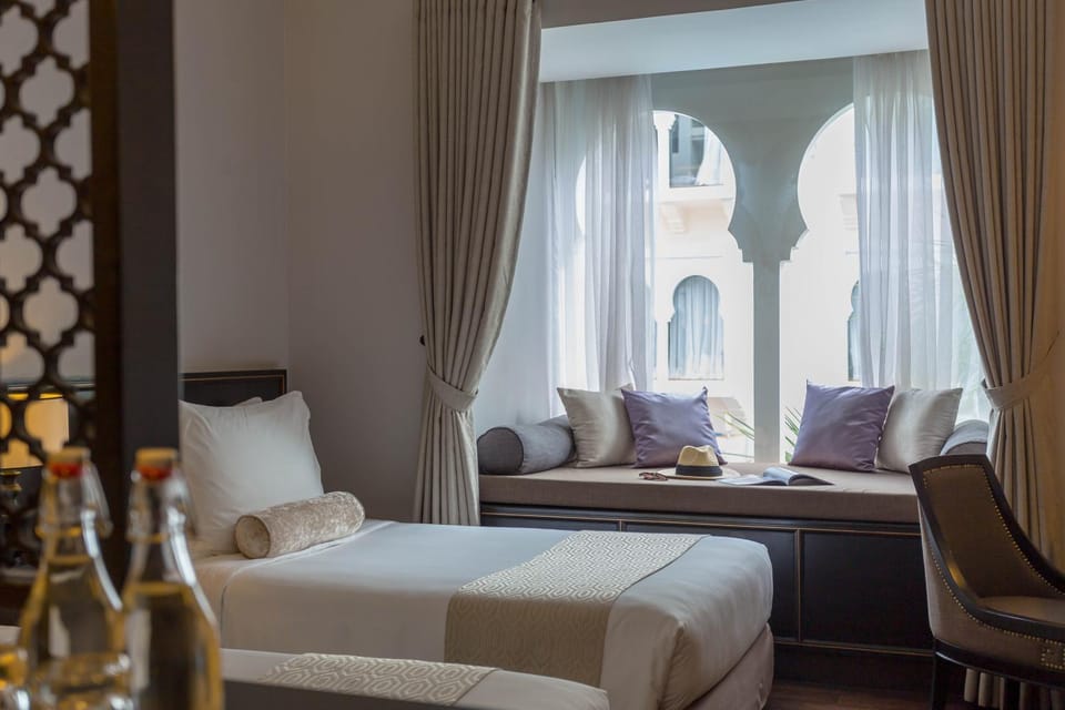 TV and multimedia, Photo of the whole room, Seating area, Bedroom, Pool view