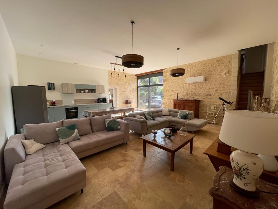Kitchen or kitchenette, Living room