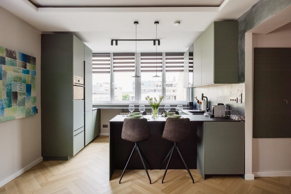 Kitchen or kitchenette, Dining area