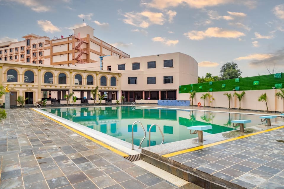 Swimming pool
