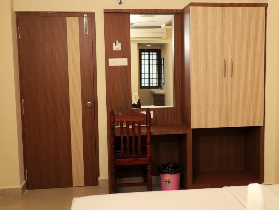 Aiswarya Kings Inn Hotel in Tamil Nadu